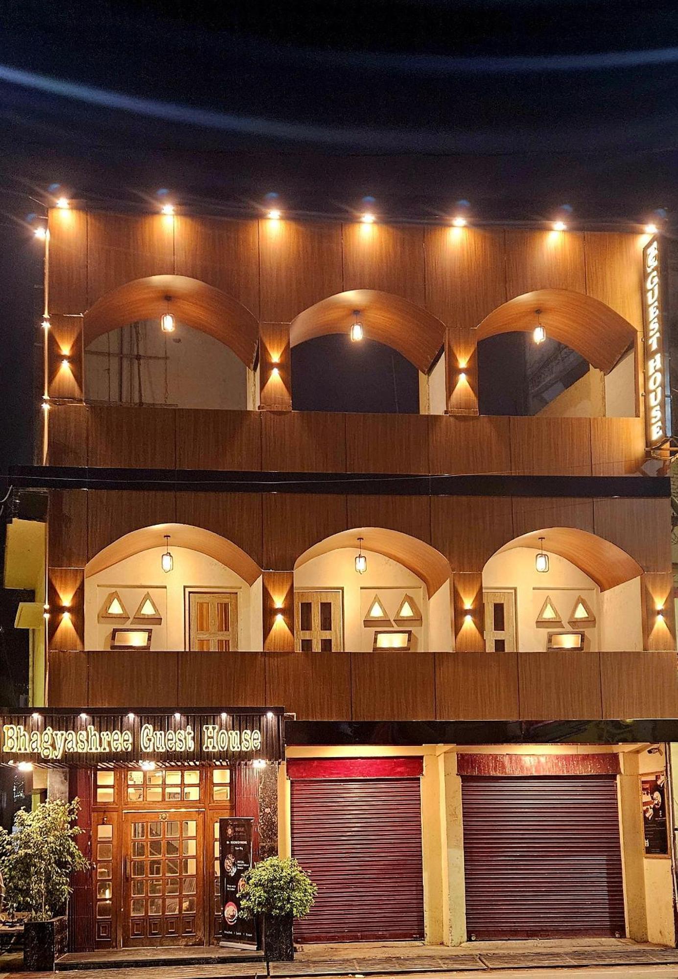 Bhagyashree Guest House 2 Km To Vishwanath Temple, Ganga Ghat Parking Available 바라나시 외부 사진