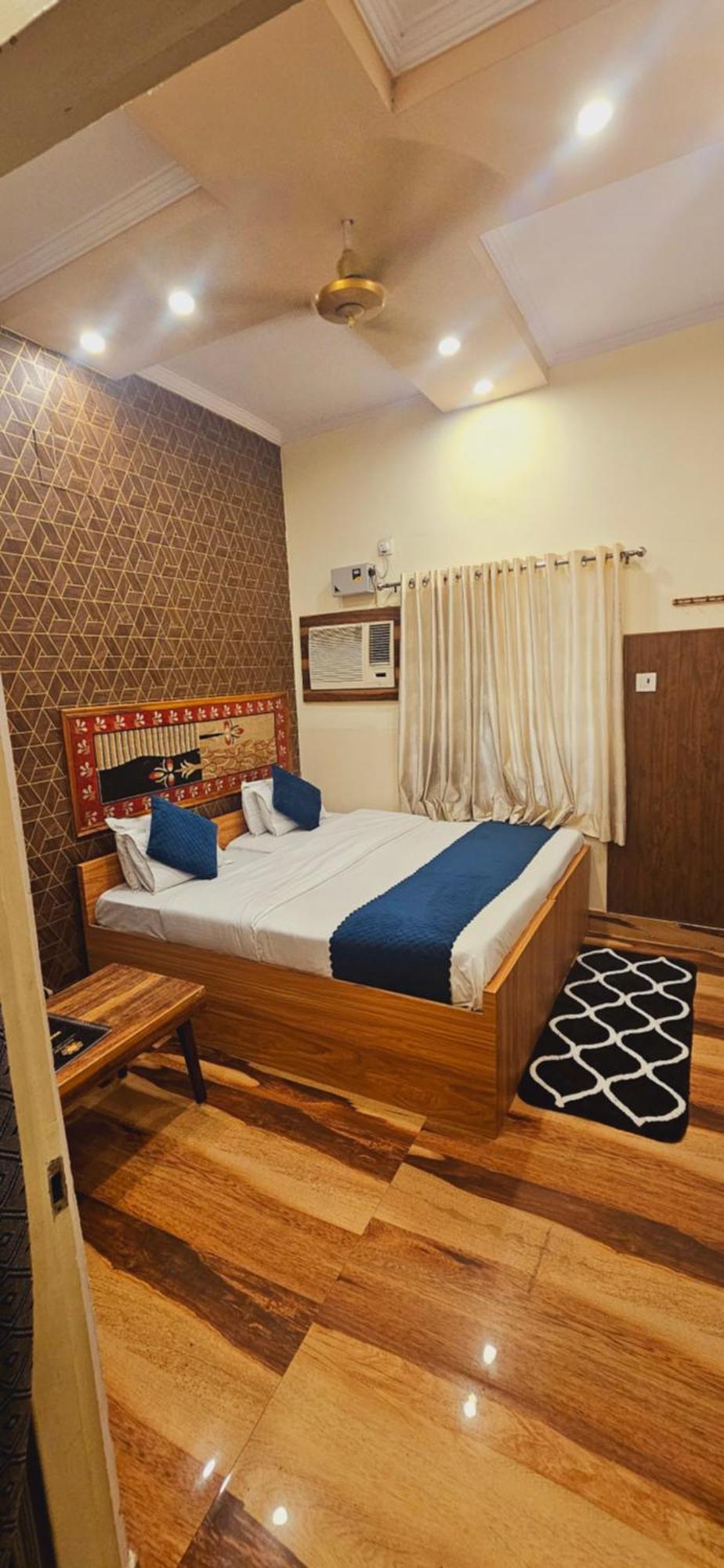 Bhagyashree Guest House 2 Km To Vishwanath Temple, Ganga Ghat Parking Available 바라나시 외부 사진